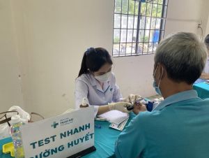 Khám bệnh, cấp thuốc miễn phí cho gia đình chính sách, người dân trong tỉnh