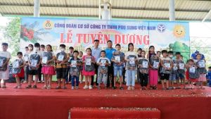 Nhiều đơn vị Công đoàn cơ sở khen thưởng con công nhân Học giỏi, sống tốt