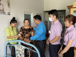 Chia sẻ yêu thương