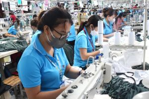 Cần đẩy mạnh chăm lo, bảo vệ lao động nữ