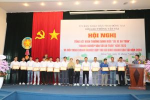 Nhiều tập thể, cá nhân nhận giải thưởng danh hiệu Lái xe an toàn, Doanh nghiệp vận tải an toàn năm 2023