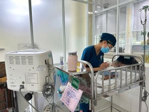 Cứu sống bé sơ sinh cực non bị suy hô hấp nặng
