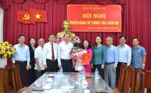 Triển khai quyết định về công tác cán bộ