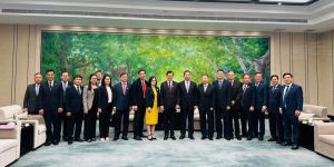 省党委員会書記は上海市政府（中国）と商談した
