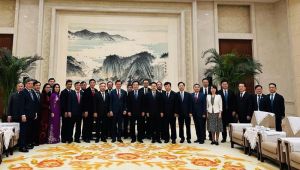 省党委員会書記は江蘇省政府（中国）と商談した