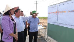 Phó Chủ tịch UBND tỉnh Nguyễn Thị Hoàng kiểm tra tiến độ các dự án giao thông trọng điểm