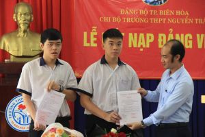 2 chiến sĩ tình nguyện Hoa phượng đỏ được kết nạp Đảng