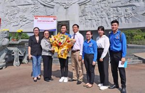 3 chiến sĩ tình nguyện Mùa hè xanh của Trường Đại học Lạc Hồng được kết nạp vào Đảng