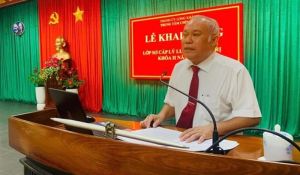 Bồi dưỡng sơ cấp chính trị cho giáo viên