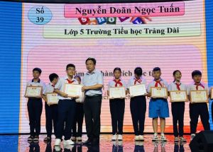 Tuyên dương 412 “bông hoa” học giỏi sống tốt của ngành Y tế