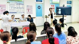 Hơn 100 người được xét nghiệm tầm soát ung thư cổ tử cung miễn phí