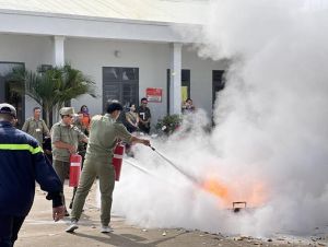 Tập huấn phòng cháy cho hàng trăm người dân phường Trảng Dài