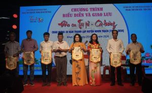 Biểu diễn đờn ca tài tử, phục vụ Nhân dân tại huyện Nhơn Trạch