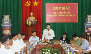 Họp mặt gần 100 chức sắc, chức việc các tôn giáo