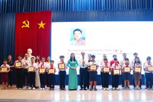 Công đoàn Khu công nghiệp Biên Hoà tuyên dương 129 học sinh Học giỏi, sống tốt