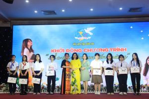 Phát động chương trình Áo dài cho con đến trường