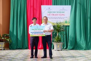 Tặng tủ sách và thiết bị giáo dục cho 11 trường tiểu học tại Đồng Nai