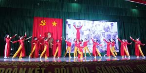 Hơn 300 cán bộ, chiến sĩ xem chương trình nghệ thuật Bác Hồ một tình yêu bao la