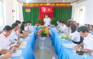 Giám sát công tác cấp giấy chứng nhận quyền sử dụng đất cho các hộ dân trong làng dân tộc Chơro