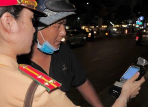 Đề xuất giảm mức phạt với người lái xe có nồng độ cồn chưa vượt quá 0,25 miligam/lít khí thở là phù hợp