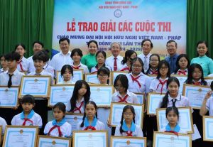 Xây dựng cầu nối ngoại giao nhân dân