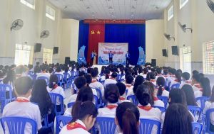 Tổ chức 30 buổi diễn chương trình văn nghệ Bài ca trên sóng