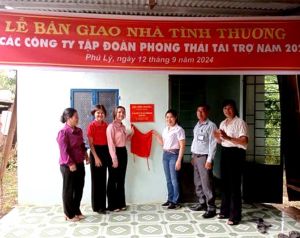 Trao tặng nhà chữ thập đỏ cho 2 hộ dân có hoàn cảnh khó khăn