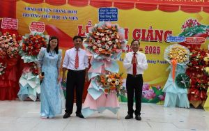 Trưởng Ban Tuyên giáo Tỉnh ủy Phạm Xuân Hà dự lễ khai giảng tại Trường tiểu học An Viễn
