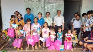 Vui Tết Trung thu cùng con công nhân lao động