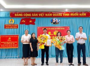 Kết nạp 2 đảng viên tại doanh nghiệp vào đảng