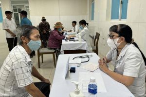 Khám bệnh miễn phí cho 300 người dân có hoàn cảnh khó khăn, gia đình chính sách