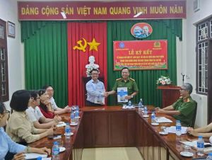 BHXH huyện Cẩm Mỹ phối hợp Công an huyện làm sạch dữ liệu và phát triển thanh toán không dùng tiền mặt