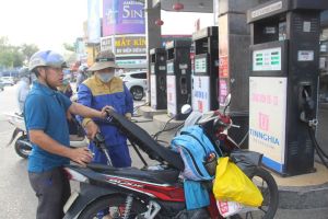 Giá xăng bất ngờ tăng trở lại
