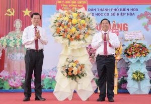 Bí thư Tỉnh ủy Nguyễn Hồng Lĩnh dự khai giảng năm học mới