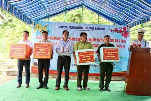 Phó Chủ tịch UBND tỉnh Võ Văn Phi thăm Trạm ra đa 595