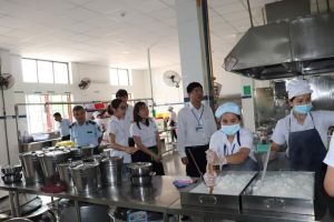 Kiểm tra an toàn thực phẩm tại bếp ăn của Trường Mẫu giáo Dona Standard