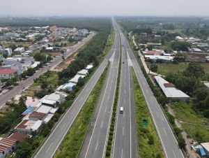 准备好解放油线-新富高速公路地面