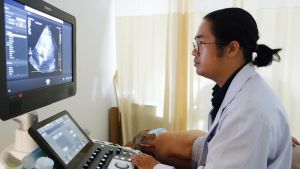 Kịp thời nội soi cấp cứu ca bệnh biến chứng áp xe ruột thừa nguy hiểm