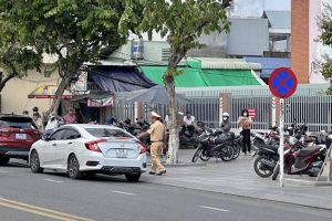 Nâng cao ý thức, giảm ùn tắc giao thông tại các cổng trường học