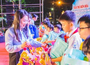 Hơn 500 em thiếu nhi thành phố Biên Hòa Vui hội trăng rằm