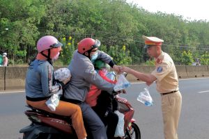 Bổ sung hành lang pháp lý bảo vệ trẻ em khi tham gia giao thông