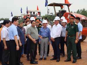 Prime Minister Pham Minh Chinh inspects progress of two national key projects