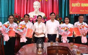 Huyện Nhơn Trạch trao 8 Quyết định về công tác cán bộ