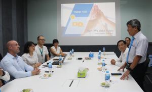 Phó Bí thư thường trực Tỉnh ủy Hồ Thanh Sơn thăm chúc mừng các doanh nghiệp, doanh nhân