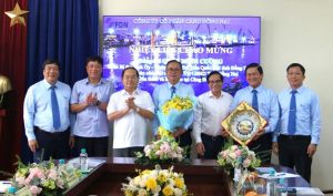 Phó Bí thư Tỉnh ủy Quản Minh Cường thăm doanh nghiệp nhân Ngày Doanh nhân Việt Nam