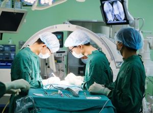 Phẫu thuật thay đĩa đệm sống cổ cho bệnh nhân