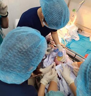 Phẫu thuật cấp cứu thành công hai mẹ con sản phụ bị sản giật