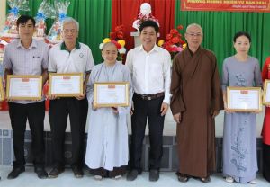 Phát huy vai trò cầu nối trong hoạt động từ thiện