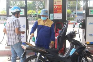 ガソリンと石油の価格が同時に大幅に上昇した