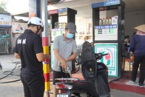 Giá xăng, dầu tiếp tục giảm nhẹ